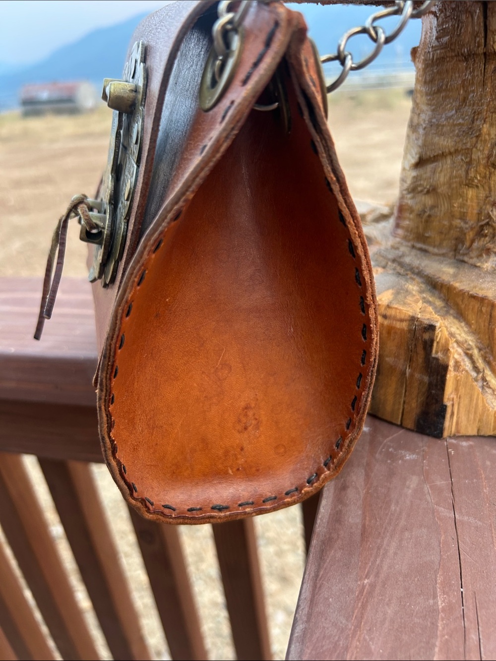 Vintage 70’s Leather Crossbody Bag with Antique Etched Brass Closure - Picture 5 of 15